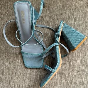 BRAND NEW DENIM BLOCK HEELS SANDLS SIZE 8 MISS LOLA